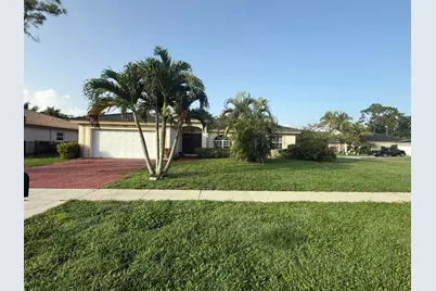 100 Cocoplum Circle, Royal Palm Beach, FL 33411 - Photo 1