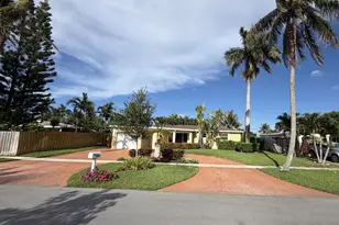 2250 NE 4th Ct, Boca Raton, FL 33431 - Photo 1