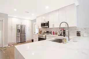 10048 SW 16th St, Pembroke Pines, FL 33025 - Photo 1