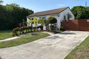 614 42nd St, West Palm Beach, FL 33407 - Photo 1