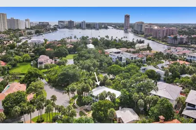 109 SE Olive Way, Boca Raton, FL 33432 - Photo 1