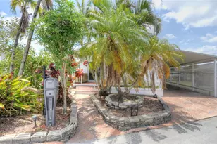 8608 SW 17th St, Davie, FL 33324 - Photo 1