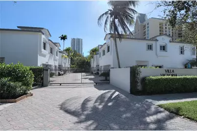 706 NE 2nd St, Unit #7, Fort Lauderdale, FL 33301 - Photo 1