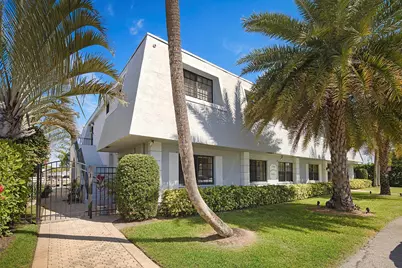 2743 NE 28th Court #3, Lighthouse Point, FL 33064 - Photo 1