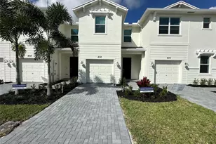 402 SE Crossoak Ln, Port Saint Lucie, FL 34984 - Photo 1