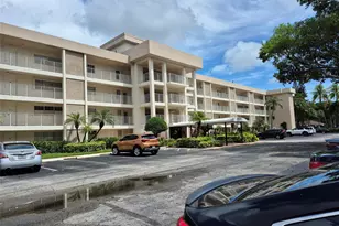 3151 S Palm Aire Dr Unit, Pompano Beach, FL 33069 - Photo 1
