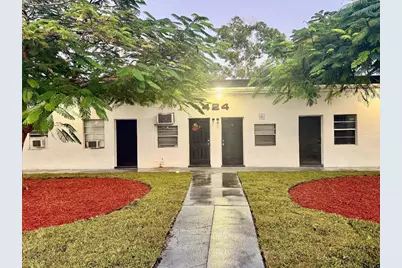 424 NW 15th Terrace #3, Fort Lauderdale, FL 33311 - Photo 1