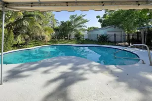 902 NE 34th St, Oakland Park, FL 33334 - Photo 1