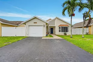 9941 NW 45th St, Sunrise, FL 33351 - Photo 1