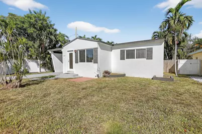 642 SW 11th Street, Hallandale Beach, FL 33009 - Photo 1