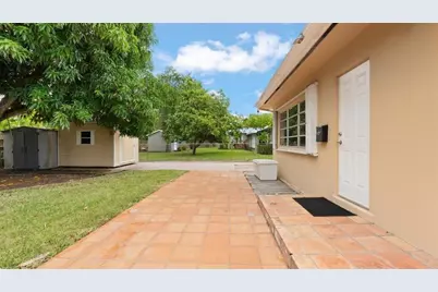 724 NE 2nd Street, Pompano Beach, FL 33060 - Photo 1