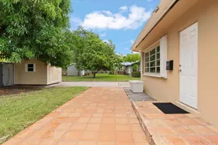 724 NE 2nd St, Pompano Beach, FL 33060 - Photo 1