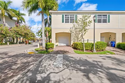 197 SW 6th Place #197, Pompano Beach, FL 33060 - Photo 1