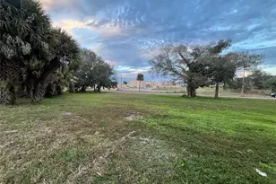 605 N 8th St, Fort Pierce, FL 34950 - Photo 1