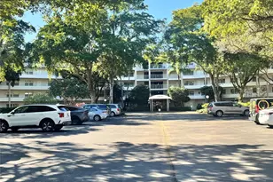 3980 Oaks Clubhouse Dr, Pompano Beach, FL 33069 - Photo 1