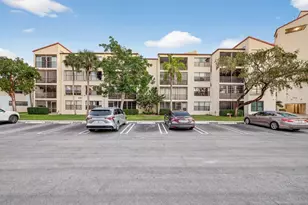 2312 S Cypress Bend Dr, Pompano Beach, FL 33069 - Photo 1