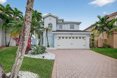 10638 NW 7th Street, Pembroke Pines, FL 33026 - Photo 1