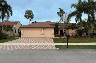 2702 E Orchard Cir, Davie, FL 33328 - Photo 1