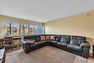 140 Lakeview Dr, Weston, FL 33326 - Photo 1