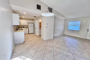 2002 S 10th St, Fort Pierce, FL 34950 - Photo 1