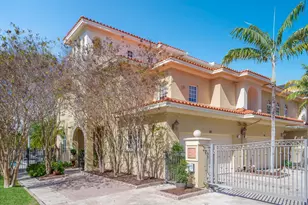 237 Garden Ct, Lauderdale by the Sea, FL 33308 - Photo 1
