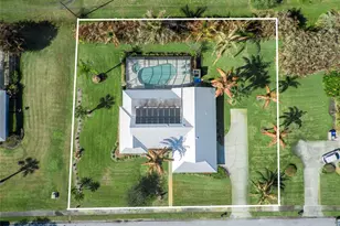 915 32nd Ave, Vero Beach, FL 32960 - Photo 1