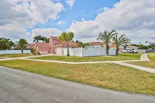 26 Dogwood Cir, Boynton Beach, FL 33436 - Photo 1