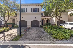 326 NE 47th Pl, Deerfield Beach, FL 33064 - Photo 1