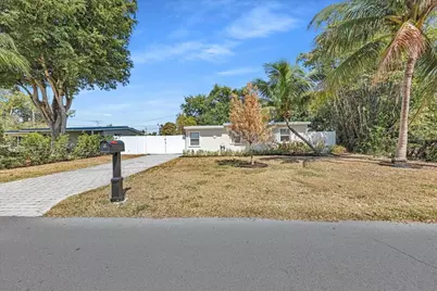 305 NE 8th Street, Pompano Beach, FL 33060 - Photo 1