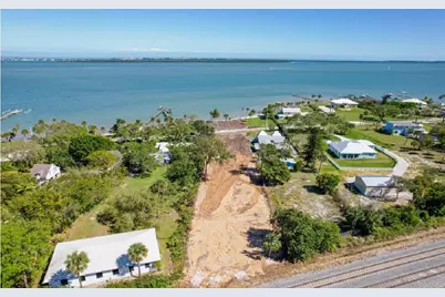 1033 S Indian River Drive, Fort Pierce, FL 34950 - Photo 1