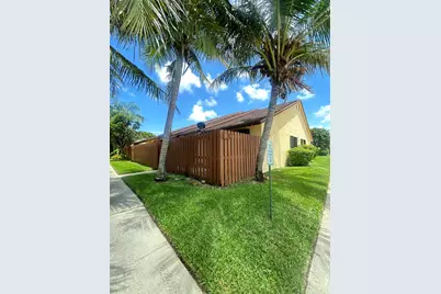 391 Springdale Circle, Palm Springs, FL 33461 - Photo 1