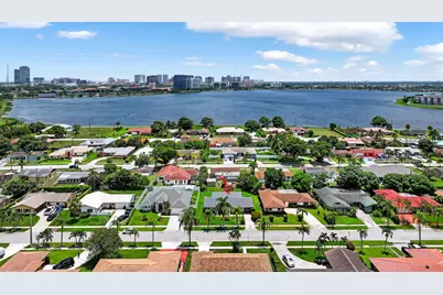 600 S Mangonia Circle, West Palm Beach, FL 33401 - Photo 1