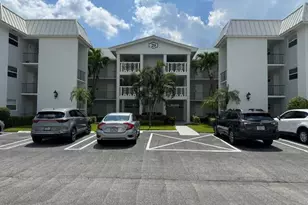 29 Colonial Club Dr, Boynton Beach, FL 33435 - Photo 1