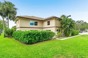 43 Essex Ct, West Palm Beach, FL 33411 - Photo 1
