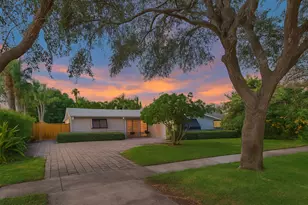 777 Lagoon Dr, North Palm Beach, FL 33408 - Photo 1