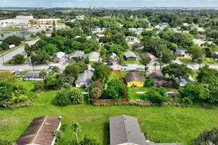 901 N 22nd St, Fort Pierce, FL 34950 - Photo 1