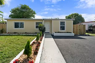 200 Plum Tree Dr, Lake Worth, FL 33462 - Photo 1