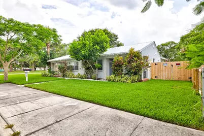 125 S 10th Street, Fort Pierce, FL 34950 - Photo 1