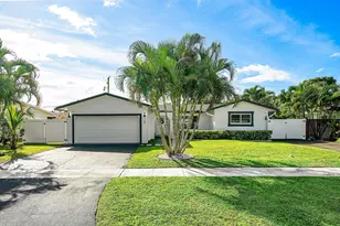 124 Oregon Ln, Boca Raton, FL 33487 - Photo 1