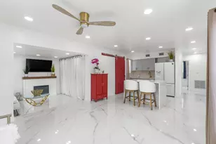 201 NE 28th Ct, Boynton Beach, FL 33435 - Photo 1