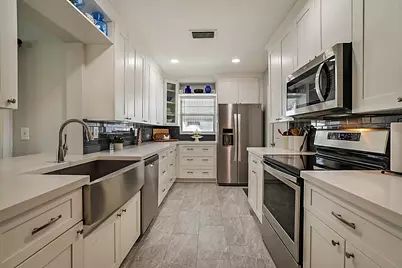 812 SW 5th Avenue, Boynton Beach, FL 33426 - Photo 1