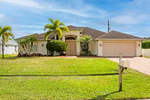 555 SE Nome Dr, Port Saint Lucie, FL 34984 - Photo 1