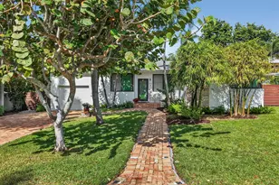 215 N Seacrest Cir, Delray Beach, FL 33444 - Photo 1