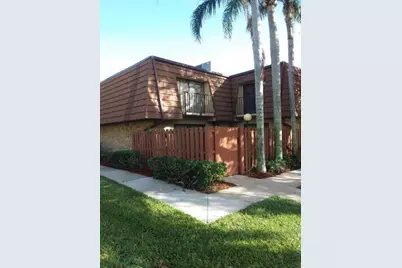 1458 N Lawnwood Circle #23c, Fort Pierce, FL 34950 - Photo 1