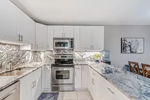 423 4th Ct, Palm Beach Gardens, FL 33410 - Photo 1