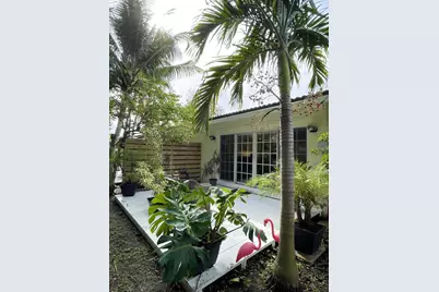 266 NE Wavecrest Way, Boca Raton, FL 33432 - Photo 1