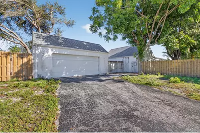 905 NW 21st Way, Delray Beach, FL 33445 - Photo 1