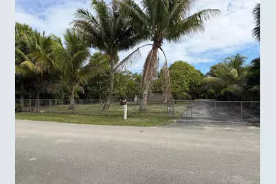 982 Overbrook Place, West Palm Beach, FL 33413 - Photo 1