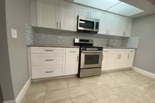 182 SE 10th St, Deerfield Beach, FL 33441 - Photo 1