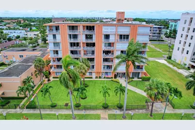 15 S Golfview Road #403, Lake Worth, FL 33460 - Photo 1